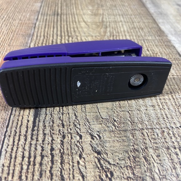 SWINGLINE | Small Purple/Blue Desk Stapler - Picture 6 of 8
